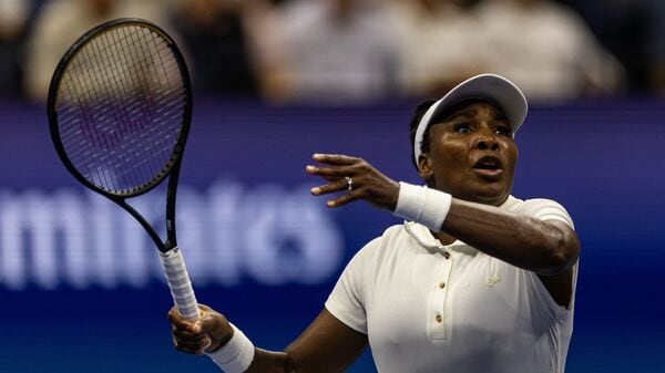 Returning to the hard court almost after 2 years to play for first Grand Slam match at the US Open in Arthur Ashe Stadium, tennis legend Venus Williams is one of the richest tennis players globally. According to Celebrity Net Worth, she has a net worth of $95 million, which is mostly from her successful tennis career. He also has her business ventures, real estate investments, and endorsement.