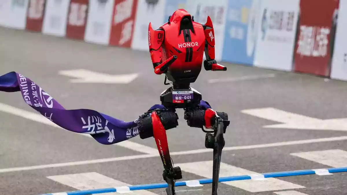 Robots race past humans in Beijing half-marathon