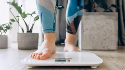 Screens have become an inseparable part of modern childhood – whether it's online classes, gaming, or endless scrolling on social media. While technology provides learning opportunities and entertainment, health experts warn that it is also quietly shaping one of today's most pressing health concerns: childhood obesity. The problem is not just the hours spent online, but how digital habits affect eating patterns, physical activity, and even sleep cycles.