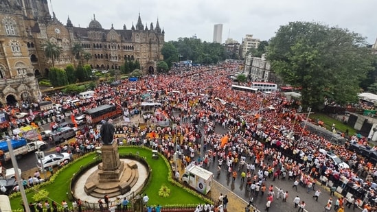 Security in Mumbai has been stepped up as Maratha quota activist Manoj Jarange prepares to launch an indefinite fast at Azad Maidan from today (August 29). Over 1,500 police personnel and multiple central forces have been deployed to manage the anticipated large turnout and maintain law and order.