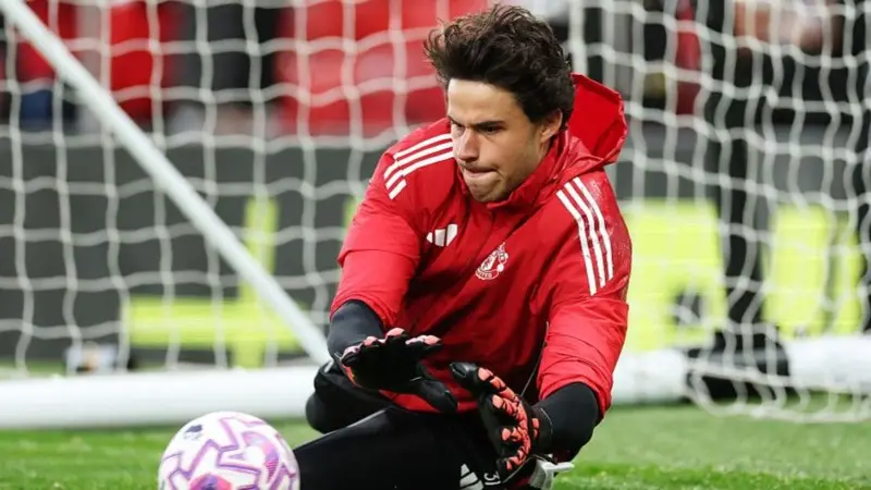 Senne Lammens' will-he, won't-he move to Manchester United was one of the more intriguing deals on transfer deadline day.</b> Lammens had been identified as a goalkeeper of interest by United early in the window and although their interest intensified in the final week, it was not until deadline day itself the Premier League club made their move.