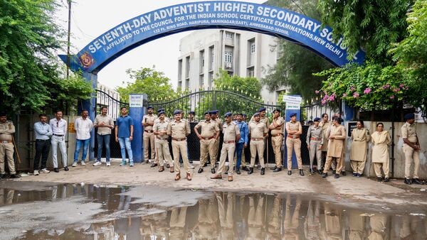 Shocking details have emerged in the Class 10 student stabbing-murder case after a preliminary probe conducted by police found that after getting stabbed the victim student was untreated for more than 30 minutes. Nayan Santani, the 15-year-old Class 10 student had stumbled into the campus seeking help but lay untreated for half an hour.