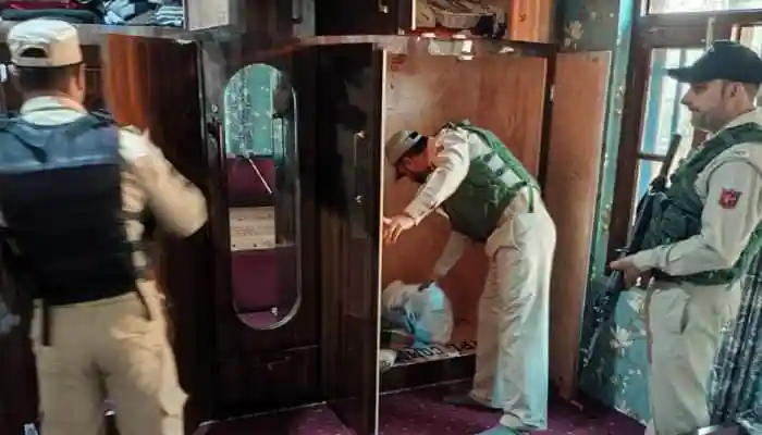 Srinagar Police raided 21 residences linked to terrorism, seizing documents and digital evidence under UAPA, targeting terrorist associates and OGWs to prevent conspiratorial activities and ensure public safety. Srinagar Police conducted raids at 21 residences in connection with suspected terrorist links. Acting on five intelligence inputs, police claimed to have recovered documents, digital devices, and other evidence relevant to ongoing investigations under the Unlawful Activities (Prevention) Act (UAPA).Srinagar Police raided 21 residences linked to terrorism, seizing documents and digital evidence under UAPA, targeting terrorist associates and OGWs to prevent conspiratorial activities and ensure public safety.Srinagar Police conducted raids at 21 residences in connection with suspected terrorist links. Acting on five intelligence inputs, police claimed to have recovered documents, digital devices, and other evidence relevant to ongoing investigations under the Unlawful Activities (Prevention) Act (UAPA).