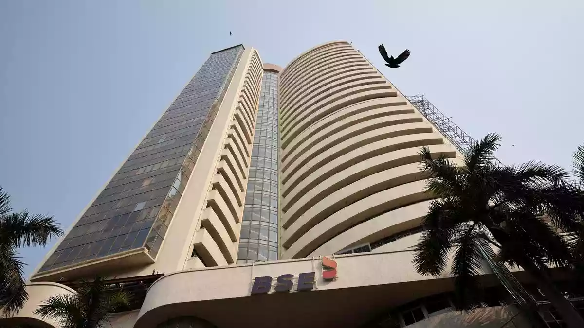 Stock markets tumble on surging oil prices