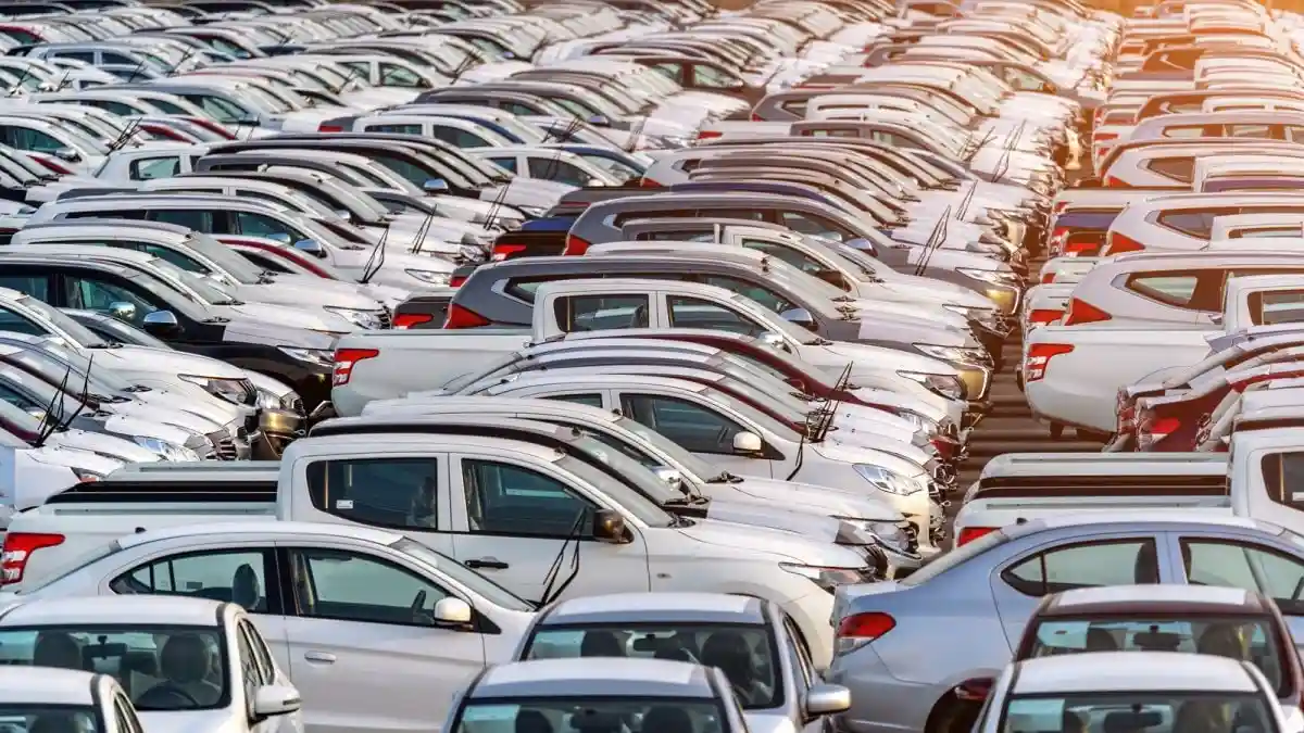 <strong>Auto Sales Data September 2025:</strong> The onset of the festive season and the impact of GST 2.0 reforms have fuelled strong momentum in the Indian automobile industry in September 2025, with several automakers reporting double-digit growth and record-breaking sales. From passenger vehicles and two-wheelers to tractors and commercial vehicles, demand picked up across categories, supported by upbeat customer sentiment and robust exports.
