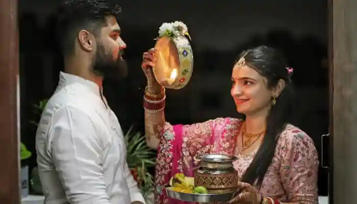 <strong>Happy Karwa Chauth 2025: </strong>As the much-awaited festival is being celebrated across India today, more men are embracing the spirit of Karwa Chauth by fasting alongside their wives. Here's how they can do it the right way. <strong>Karwa Chauth 2025:</strong> Karwa Chauth, being celebrated across India today, October 10, 2025, the festival that celebrates the sacred bond between husband and wife, is taking a modern turn in 2025. While traditionally it is women who observe a day-long fast for their husband's longevity, many men are now choosing to keep the fast in solidarity, a gesture of mutual respect and love. But fasting isn't as easy as it sounds, especially for those doing it for the first time.<strong>Happy Karwa Chauth 2025: </strong>As the much-awaited festival is being celebrated across India today, more men are embracing the spirit of Karwa Chauth by fasting alongside their wives. Here's how they can do it the right way.<strong>Karwa Chauth 2025:</strong> Karwa Chauth, being celebrated across India today, October 10, 2025, the festival that celebrates the sacred bond between husband and wife, is taking a modern turn in 2025. While traditionally it is women who observe a day-long fast for their husband's longevity, many men are now choosing to keep the fast in solidarity, a gesture of mutual respect and love. But fasting isn't as easy as it sounds, especially for those doing it for the first time.