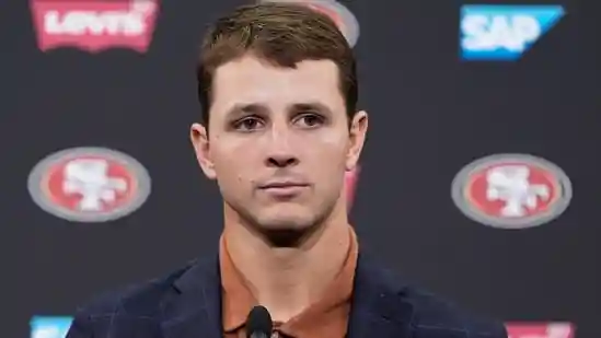 Sunday's NFL games offers some promising matchups but fans are worried about injuries and whether players out of action will be making their way back onto the field. Ahead of the games, here's the latest on the injury update for players including Brock Purdy, CeeDee Lamb and more.Sunday's NFL games offers some promising matchups but fans are worried about injuries and whether players out of action will be making their way back onto the field.Ahead of the games, here's the latest on the injury update for players including Brock Purdy, CeeDee Lamb and more.Purdy with his toe injury has been ruled out of the Sunday game when San Francisco 49ers take on the Tampa Bay Buccaneers. The news was reported by David Lombardi of SFStandard.com.Though Purdy didn't practice this week, there is cause for hope as there was increased activity with his side work, The Athletic reported.Lamb has been out with an ankle injury for the last two weeks. His high-ankle sprain in Week 3 had forced an early exit and he hasn't returned since then. Lamb was given a recovery timeline of three to four weeks after the initial assessment which had anyway made him doubtful for the Week 6 game against Carolina Panthers.