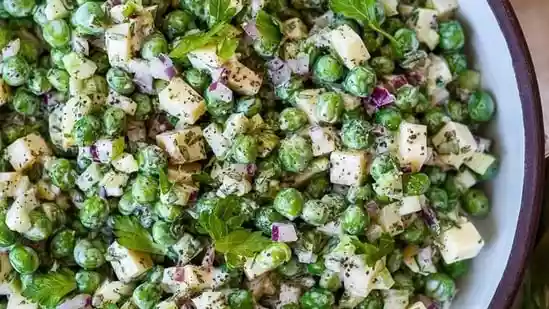 Tarla Dalal's protein-rich ‘paneer aur hare chane ka salad’