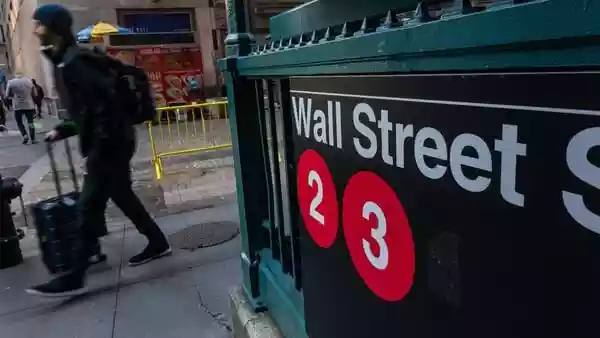 Tech stocks power Nasdaq to longest winning run in eight years