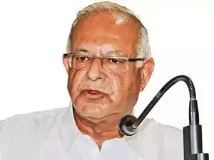 The Congress party urged the central government to announce a relief package for Jammu and Kashmir. The region suffered devastation from recent floods. Tariq Hameed Karra sought a judicial inquiry into the deaths of pilgrims. These deaths occurred during cloudbursts and landslides near Machail Mata and Vaishno Devi shrines. Karra criticized Amit Shah's visit as insufficient.