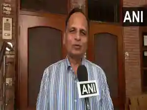 The Enforcement Directorate has attached ₹7.44 crore in properties linked to Satyendar Kumar Jain, a former Delhi minister, concerning a money laundering probe initiated in 2017. The investigation revealed that Jain's associates allegedly deposited ₹7.44 crore in cash after demonetization under the Income Disclosure Scheme, claiming ownership of assets worth ₹16.53 crore held by companies beneficially owned by Jain.