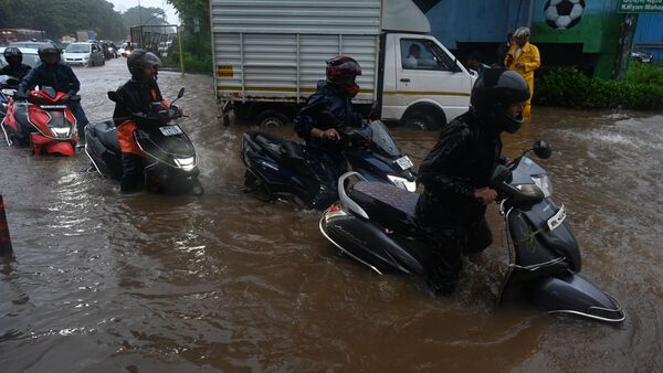The India Meteorological Department (IMD) has issued a heavy rainfall alert for Mumbai for the next 24 hours. Maharashtra's capital city has been reeling under intense showers since Saturday. The heavy downpour has brought the city's life to a halt. According to the weekly forecast issued by the weather department, Mumbai will receive heavy rainfall till August 21, Thursday. However, the rainfall is expected to continue through the week.