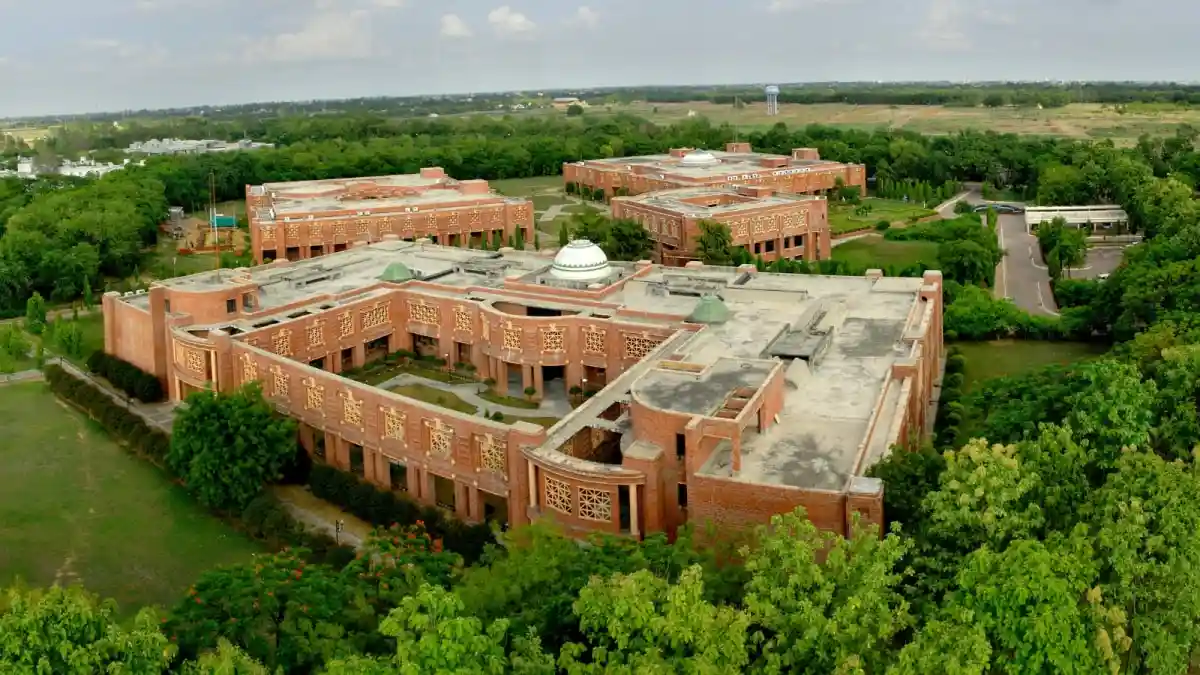 The Indian Institute of Management (IIM) Lucknow has completed its summer placement process for the 2025–2027 batch, marking another strong year for the institute. The placement drive brought in more than 580 offers for students of the 41st batch of the Post Graduate Programme (PGP) and the 22nd batch of the Post Graduate Programme in Agribusiness Management (PGP-ABM).The Indian Institute of Management (IIM) Lucknow has completed its summer placement process for the 2025–2027 batch, marking another strong year for the institute. The placement drive brought in more than 580 offers for students of the 41st batch of the Post Graduate Programme (PGP) and the 22nd batch of the Post Graduate Programme in Agribusiness Management (PGP-ABM).This year's placements have set new benchmarks for stipends. The highest domestic stipend reached Rs. 3.95 lakh per month, while the highest international offer stood at Rs. 2.5 lakh per month. The average stipend rose to Rs. 1.67 lakh per month, compared to Rs. 1.43 lakh last year. The median stipend also increased from Rs. 1.50 lakh to Rs. 1.72 lakh per month, highlighting the steady growth in recruiter confidence. Notably, the top 50% of the batch secured an impressive average stipend of Rs. 2.18 lakh per month, showing strong industry demand for IIM Lucknow's students.