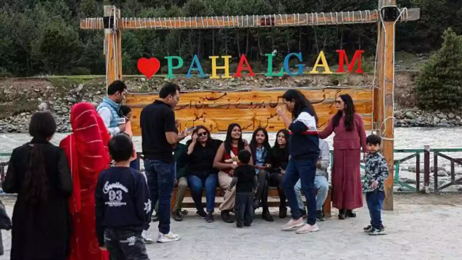 The Kashmir town trying to win back tourists after a deadly attack