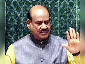 The Lok Sabha monsoon session concluded amidst continuous opposition protests regarding the SIR issue. Speaker Om Birla expressed his disapproval of the protesting members' behavior, specifically their sloganeering and placard displays. Opposition representatives abstained from the customary session-end tea hosted in the Speaker's chamber. The Prime Minister and other representatives attended the tea session.