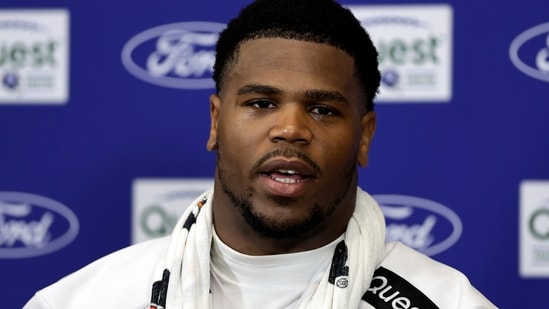 The New York Giants' player Abdul Carter suffered an awkward moment during Saturday's (August 16) game. Following an impressive NFL debut against the Buffalo Bills a week ago, it's needless to say that expectations were high. However, when the 6-foot-3 250-pound player managed to get tackled easily in the first half of the game, many fans were shocked to say the least.