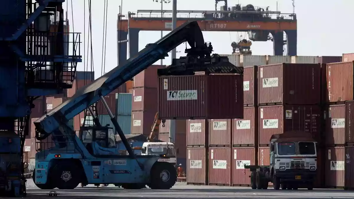The Reserve Bank on Wednesday (October 1, 2025) announced a host of measures to help exporters tide over challenges posed by the imposition of 50 per cent tariffs by the U.S. administration on Indian shipments. The measures include reduced paperwork and compliance burden for small exporters and importers.
