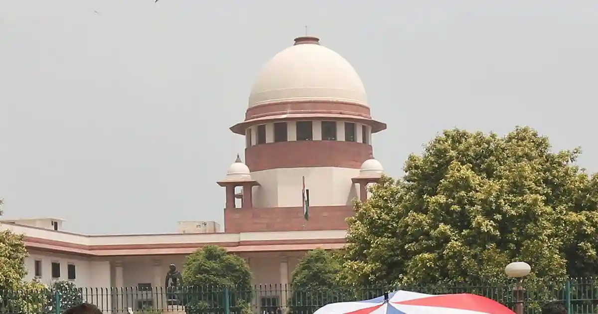 The Supreme Court on Tuesday asked the Enforcement Directorate whether it was encroaching upon the rights of the Tamil Nadu Police in a money laundering investigation against the Tamil Nadu State Marketing Corporation, Bar and Bench reported. This is the second time in six months that the court has questioned the ED's actions in the matter.The Supreme Court on Tuesday asked the Enforcement Directorate whether it was encroaching upon the rights of the Tamil Nadu Police in a money laundering investigation against the Tamil Nadu State Marketing Corporation, Bar and Bench reported.This is the second time in six months that the court has questioned the ED's actions in the matter.The Tamil Nadu State Marketing Corporation, also known as Tasmac, is a government-owned company that has a monopoly over the wholesale and retail sales of alcoholic beverages in the state.The ED has alleged that Tasmac is at the centre of a Rs 1,000-crore corruption network involving state officials, liquor distilleries and bottling companies. It based its investigation on over 40 cases filed by the state government and Tasmac against officials of the corporation since 2017.