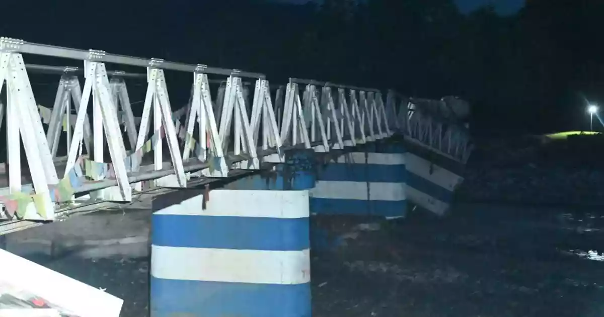 The toll from floods in Darjeeling and Kalimpong districts of northern West Bengal rose to 20, PTI reported. West Bengal Chief Minister Mamata Banerjee on Sunday held a review meeting and opened a round-the-clock control room to monitor the situation, The Indian Express reported.The toll from floods in Darjeeling and Kalimpong districts of northern West Bengal rose to 20, PTI reported.West Bengal Chief Minister Mamata Banerjee on Sunday held a review meeting and opened a round-the-clock control room to monitor the situation, The Indian Express reported.Banerjee is scheduled to visit the affected areas on Monday.The National Disaster Response Force had on Sunday joined the rescue operations in the Mirik Lake area.Traffic movement on several key routes, including from Darjeeling to Siliguri, was disrupted due to the landslides and communication lines to several hilltop settlements were also snapped.Banerjee said on Sunday that she was “deeply worried and concerned” that areas in northern Bengal and southern Bengal had been flooded due to sudden rainfall within a few hours on Saturday night, as well as due to “rush of excessive river waters in our state from outside”.