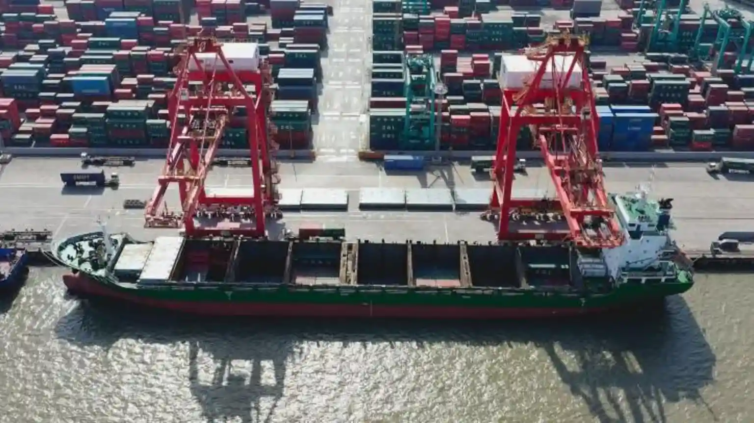 The US and China started charging new port fees on each other's ships on Tuesday, as trade tensions between the world's two biggest economies increase. China says its levies aim to safeguard the country's shipping industry from