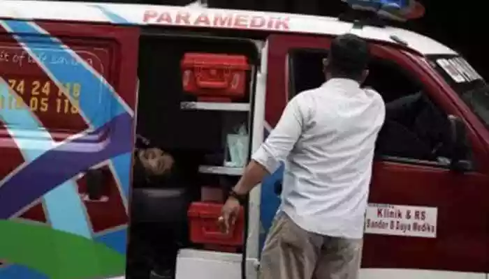 The victims were found under the rubble between midnight and 6:15 pm local time, BNPB spokesperson Abdul Muhari said in a press statement. JAKARTA: The death toll from the collapse of a building of the Al Khoziny Islamic boarding school in Sidoarjo Regency, East Java, has risen to 60 after search and rescue teams recovered 11 more bodies on Monday, according to Indonesia's National Disaster Management Agency (BNPB). The victims were found under the rubble between midnight and 6:15 pm local time, BNPB spokesperson Abdul Muhari said in a press statement, Xinhua News Agency reported. Three people remain missing, according to preliminary estimates based on an attendance list issued by the Islamic boarding school.The victims were found under the rubble between midnight and 6:15 pm local time, BNPB spokesperson Abdul Muhari said in a press statement.JAKARTA: The death toll from the collapse of a building of the Al Khoziny Islamic boarding school in Sidoarjo Regency, East Java, has risen to 60 after search and rescue teams recovered 11 more bodies on Monday, according to Indonesia's National Disaster Management Agency (BNPB). The victims were found under the rubble between midnight and 6:15 pm local time, BNPB spokesperson Abdul Muhari said in a press statement, Xinhua News Agency reported. Three people remain missing, according to preliminary estimates based on an attendance list issued by the Islamic boarding school.