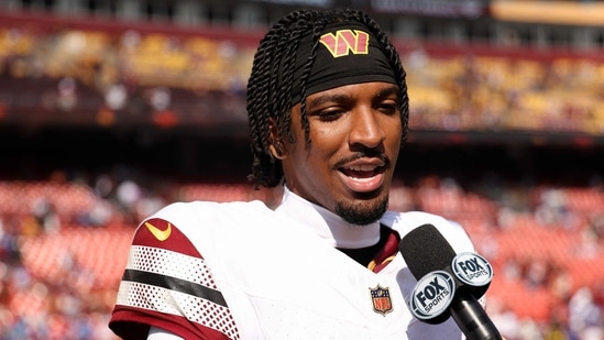 The Washington Commanders had a good start to their 2025 campaign when they defeated the New York Giants 21-6, as reported by CBS Sports. All eyes are now pointed at young quarterback Jayden Daniels, who nearly led the team to a Super Bowl win as a rookie but drew injury concerns recently around his wrist.