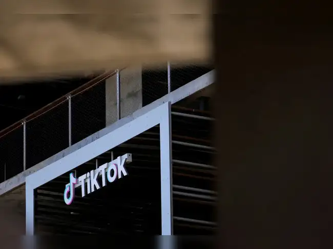 The White House has announced that the deal to secure TikTok's operations in the US will be signed by President Donald Trump later this week, ensuring the popular social media platform operates under Washington's stringent oversight.<br><br>During a press briefing on Monday, White House Press Secretary Karolina Levitte revealed that TikTok will be majority-owned by American investors and managed by a board with extensive national security and cybersecurity expertise, with Oracle serving as its trusted security provider. <br><br>Levitte detailed that Oracle will independently monitor the safety and data security of all US user data, which will be stored on Oracle-operated servers in the United States, safeguarded from foreign surveillance or interference, particularly from China. <br><br>