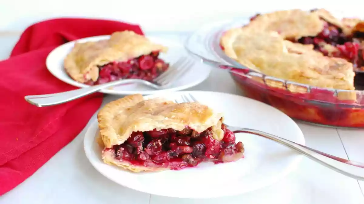 This Sweet And Tangy Cranberry Pie Is The Perfect Dessert For Festive Gatherings