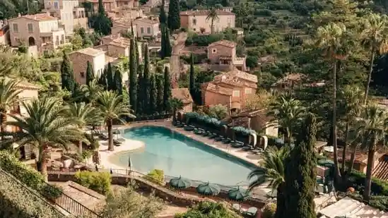 Top 5 honeymoon hotels in the world