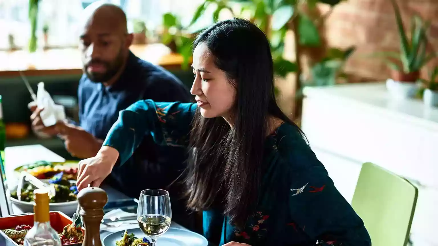 UK economy flatlines in January as people cut back on eating out