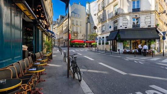 UK-PEOPLE-BEZOS-WEDDING:Celebrities converge on Venice for Bezos-Sanchez wedding gala VENICE -Amazon founder Jeff Bezos and journalist Lauren Sanchez began three days of lavish wedding celebrations in Venice on Thursday with tight security shielding their VIP guests from protesters.