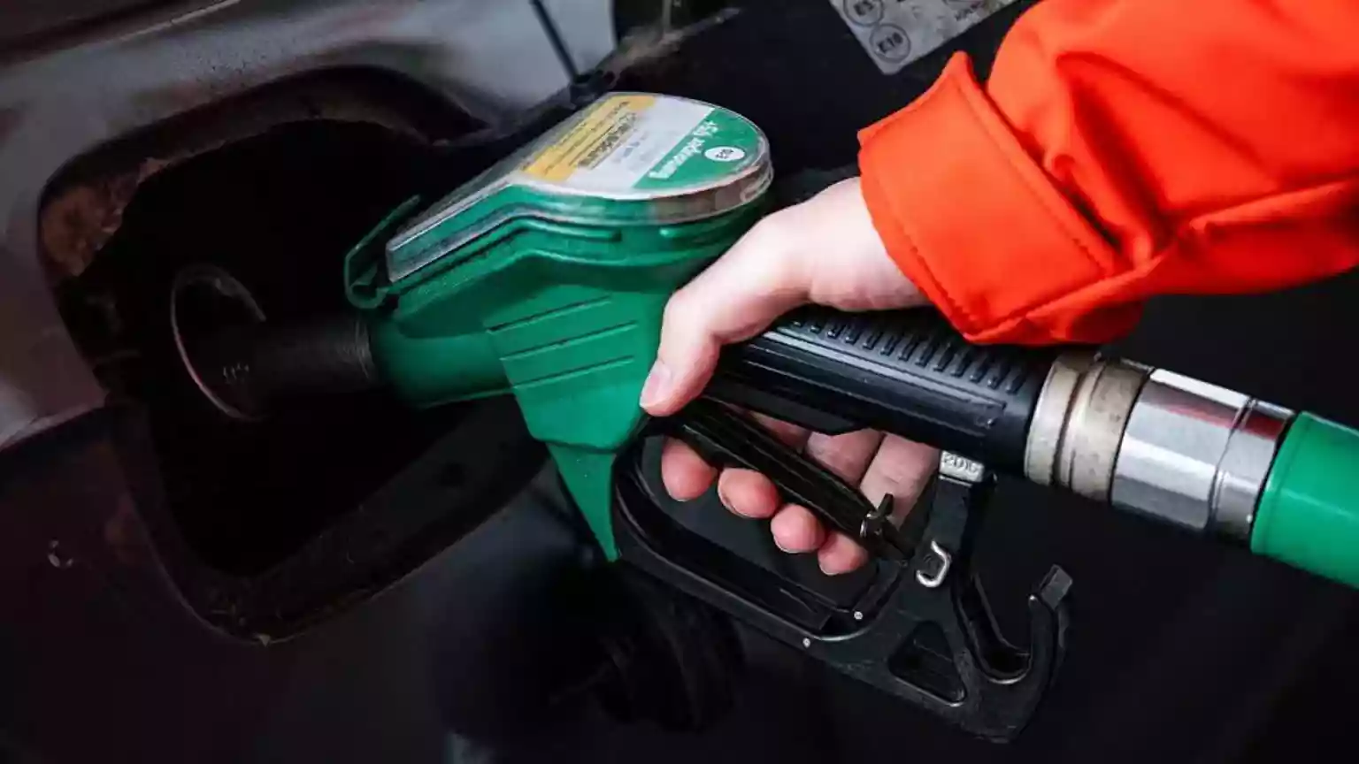 US eases Russia oil sanctions as Iran war pushes up energy prices