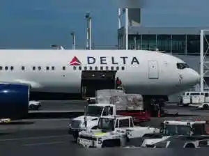 US government shutdown costs Delta Air Lines $200 million profit hit
