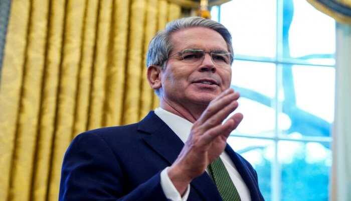 US President Donald Trump's controversial tariff policies could land him and his administration in hot water. The Federal Court ruling, if upheld by the Supreme Court, may force the U.S. government to return billions in tariff revenue. <strong>Washington:</strong> President Donald Trump's tariff policies continue to be under the spotlight, with the potential to cost the United States billions of dollars in refunds. US Treasury Secretary Scott Baesert revealed that if the Supreme Court of the United States (SCOTUS) upholds recent Federal Court rulings, America may have to return a substantial portion of the revenue collected under Trump's tariff regime.