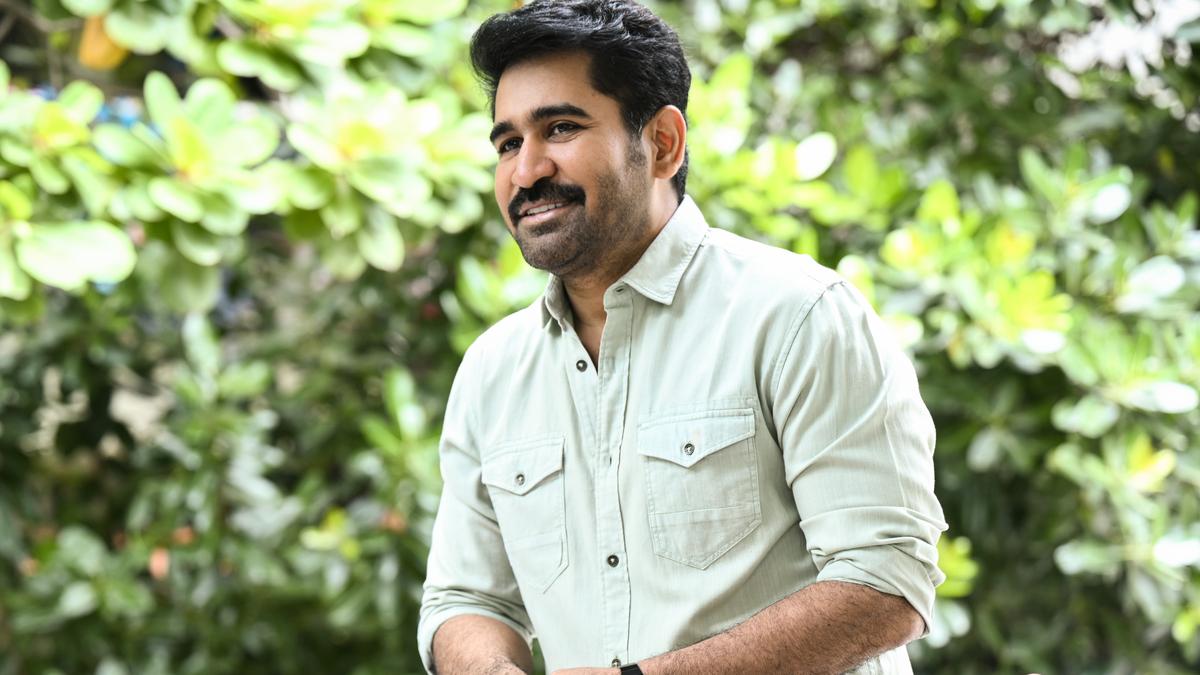Vijay Antony's interviews are free therapy sessions. The way he looks at life is starkly different from how other film stars view it. His is a simplistic, non-materialistic point of view. The actor-composer lives it. He prefers walking around barefoot, a trait that he is known for among his fans. He vouches that he has no big ambitions in life. Heck, he even states that, despite his overwhelming success, he has little clue of what acting or music direction actually is.