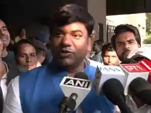 Vikassheel Insaan Party leader Mukesh Sahni affirmed unity within the Mahagathbandhan. Congress leader Sachin Pilot expressed optimism for the upcoming Bihar elections. He stated that seat-sharing details will be revealed soon. The alliance anticipates a significant victory driven by public demand for change. The Mahagathbandhan will contest against the NDA in the Bihar Assembly elections.Vikassheel Insaan Party leader Mukesh Sahni affirmed unity within the Mahagathbandhan. Congress leader Sachin Pilot expressed optimism for the upcoming Bihar elections. He stated that seat-sharing details will be revealed soon. The alliance anticipates a significant victory driven by public demand for change. The Mahagathbandhan will contest against the NDA in the Bihar Assembly elections.National President of the Vikassheel Insaan Party (VIP) Mukesh Sahni on Wednesday said that everything is fine in Mahagathbandhan. With the Bihar Assembly election around the corner, the VIP President added that the Mahagathbandhan government will be formed in Bihar. <br><br>While talking with the media, Mukesh Sahni, National President of the Vikassheel Insaan Party (VIP), said,