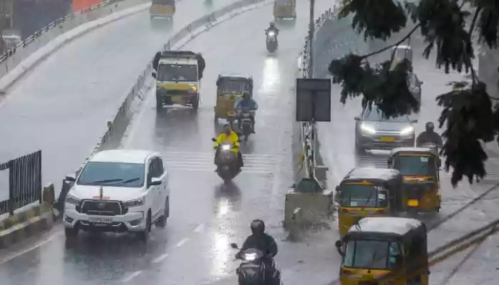 Visuals from Telangana's Hyderabad showed waterlogging in some parts of the city. Meanwhile, several areas of the Poonch district woke up to a fresh spell of rain on Sunday morning. Telangana's Hyderabad witnessed rainfall on Sunday morning. The India Meteorological Department (IMD) has forecast a generally cloudy sky with moderate rain. Meanwhile, visuals show waterlogging in some parts of the city.