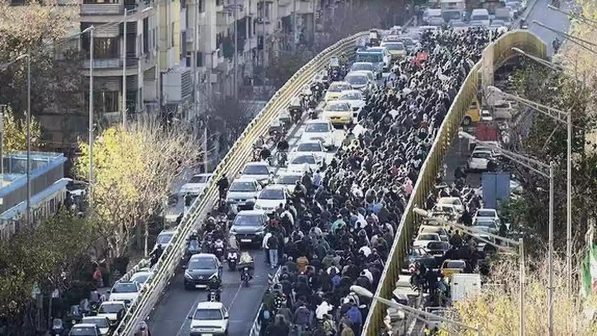 Volunteer in Iran's Revolutionary Guard reportedly killed during widening protests