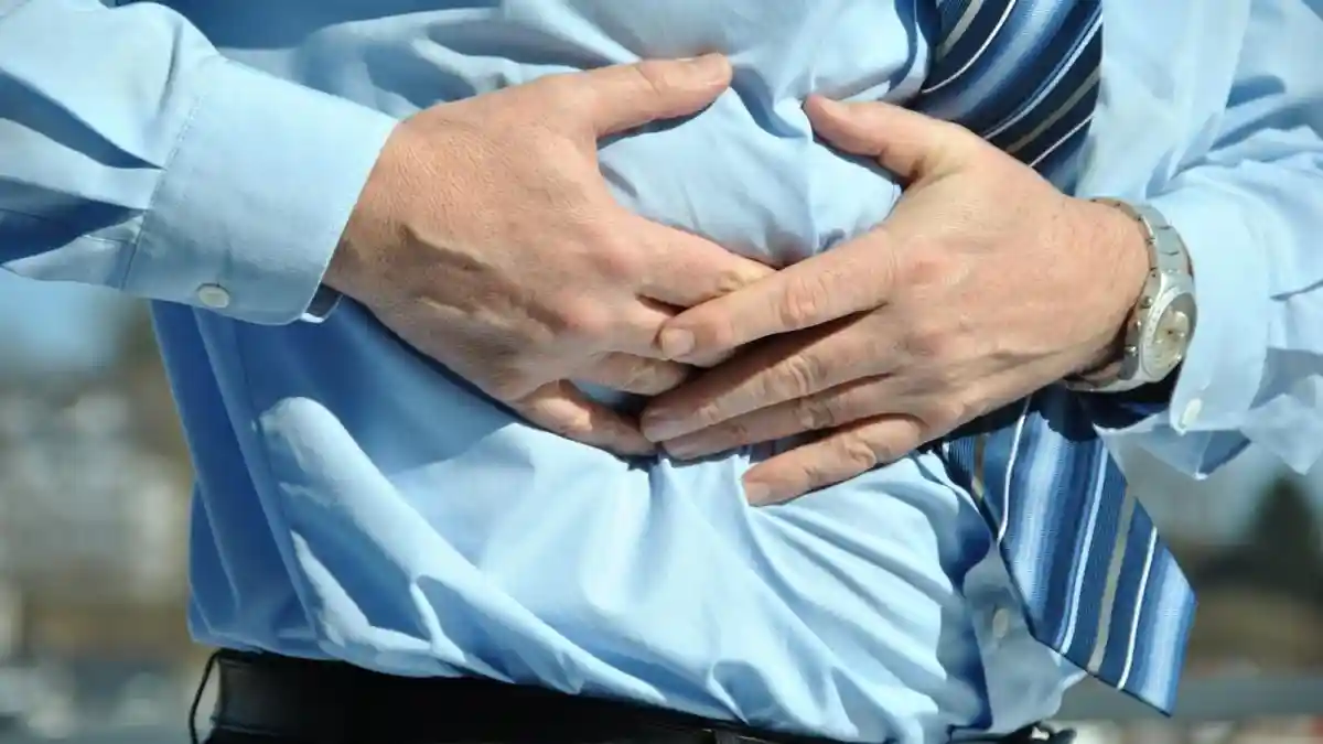 Waking up with a heavy, full, or tight feeling in your abdomen – even before breakfast – is more common than you think. Morning bloating can leave you uncomfortable and sluggish, affecting how you start your day. While occasional bloating is normal, frequent morning discomfort can signal underlying issues like irritable bowel syndrome (IBS), constipation, or food intolerances.Waking up with a heavy, full, or tight feeling in your abdomen – even before breakfast – is more common than you think. Morning bloating can leave you uncomfortable and sluggish, affecting how you start your day. While occasional bloating is normal, frequent morning discomfort can signal underlying issues like irritable bowel syndrome (IBS), constipation, or food intolerances.A 2023 global study found that nearly 18% of people experience bloating at least once a week, with women being twice as likely to report it. The condition often coexists with abdominal pain, nausea, or epigastric discomfort, making it important to understand and manage the triggers behind it.