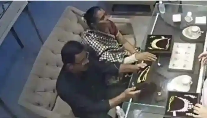 Watch the shocking CCTV footage of a couple executing a swift 'sleight-of-hand' theft of a ₹6 lakh gold necklace from a Bulandshahr jewellery store. Police launch manhunt. A brazen daytime theft of a gold necklace valued around ₹6 lakh was filmed on CCTV at a jewellery shop in Uttar Pradesh's Bulandshahr, revealing a couple's swift and cunning sleight of hand. The duo, who entered the shop as customers, slipped away the valuable item under the very noses of unsuspecting store employees.