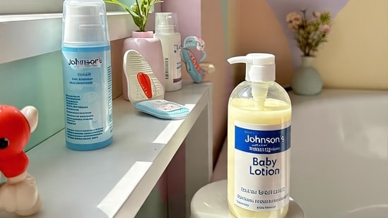 We want the best for baby's gentle and soft skin. So, here are our top 8 picks of the best organic baby lotions. When it comes to our little babies, we tend to become really choosy. Everything has to be just perfect, especially when it is about their delicate and gentle skin. We cannot just trust anything when it comes to their skincare and thus, investing in an organic baby lotion might just sound the perfect idea. To help you pick the right organic baby lotion for your little ones, we have curated this list of top 8 organic baby lotions for you.