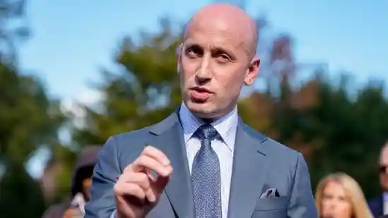 White House deputy chief of staff, Stephen Miller has sparked a controversy after allegedly claiming that President Donald Trump has 'plenary authority.' Speaking to CNN on the issue of sending National Guards to Oregon, the top Trump aide seemed to suggest that Trump has plenary authority - the absolute power to make the decision.White House deputy chief of staff, Stephen Miller has sparked a controversy after allegedly claiming that President Donald Trump has 'plenary authority.' Speaking to CNN on the issue of sending National Guards to Oregon, the top Trump aide seemed to suggest that Trump has plenary authority - the absolute power to make the decision.The controversial claim turned awkward when Stephen Miller froze before the camera after speaking about plenary authority, possibly after being reminded by an aide about the issue with his statement. Some said it was a technical glitch, as Miller was seen suddenly freezing in front of the camera. Others noted that Miller was blinking, suggesting he deliberately stopped.