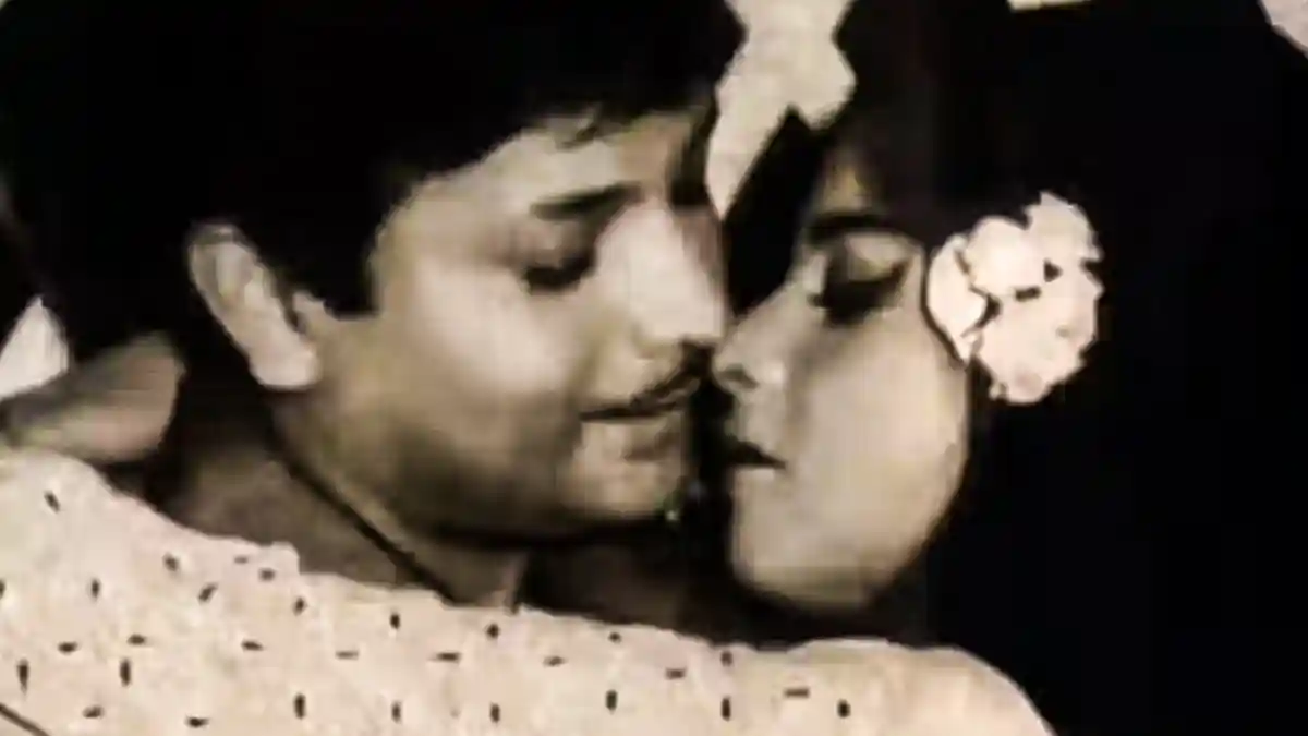 15 साल की एक्ट्रेस को बार-बार Kiss करता रहा हीरो