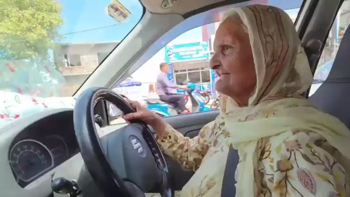 73 साल की दादी ने दौड़ाई कार