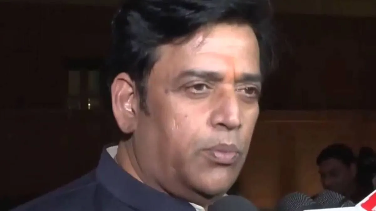 अश्लील और फूहड़ गाने पर भड़के रवि किशन