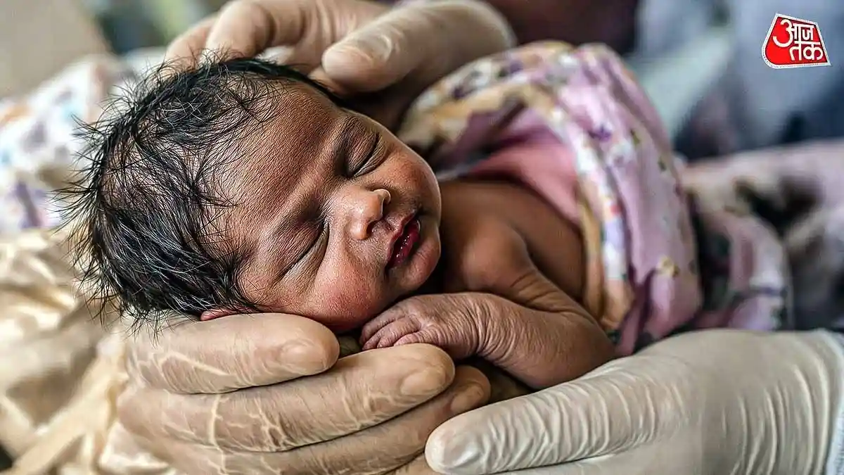 बच्चा पैदा होता है तो पहले सांस लेता है या रोता है