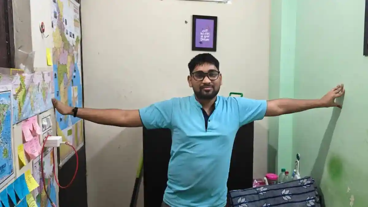 दोनों हाथ तक नहीं फैला सकते