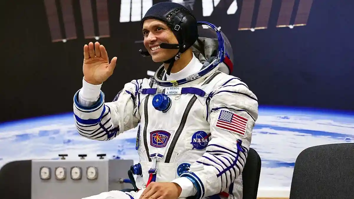 ISS के बाहर 7 घंटे
