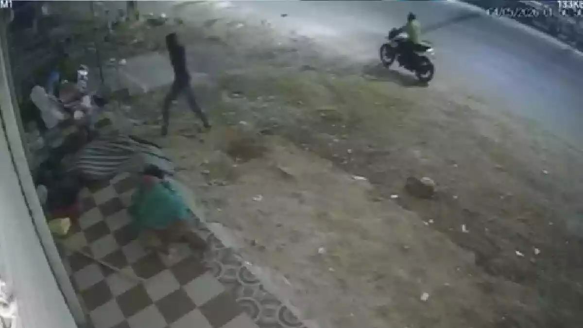 किसी के गिफ्ट देना था