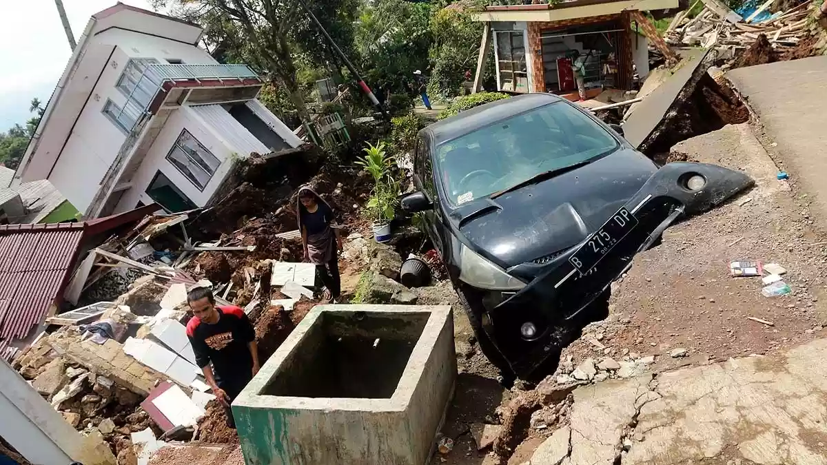 कुदरत का कहर झेल रहा इंडोनेशिया